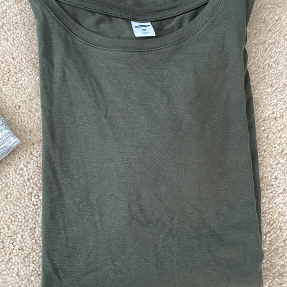 Old navy luxe comfort tees - Picture 3 of 4